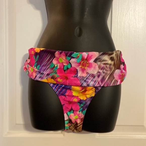 “NANETTE LEPORE” Playa Tropical Floral Bikini - Picture 7 of 15